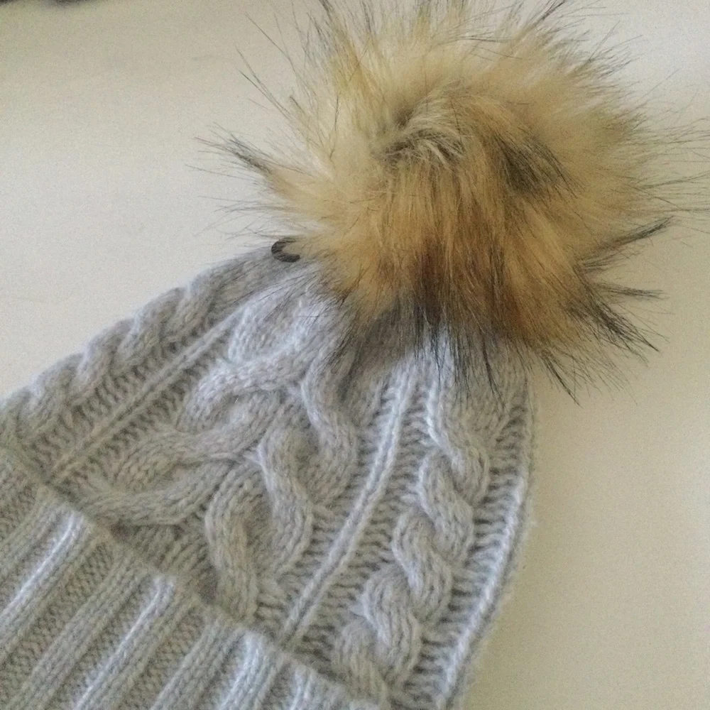 HALOGEN CASHMERE CABLE KNIT CUFFED BEANIE WITH FAUX FUR POMPOM HEATHER GRAY NEW